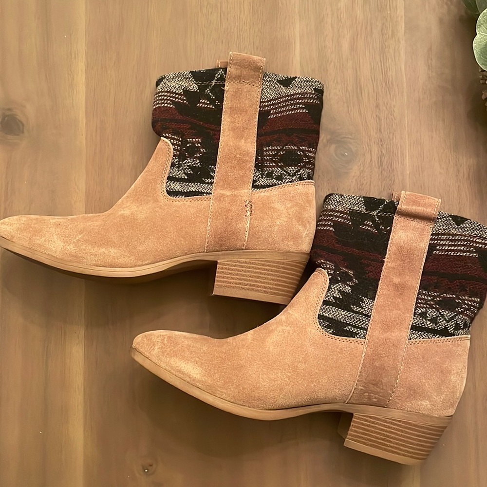 NEW Bjorndal Western Ankle Boots size 9